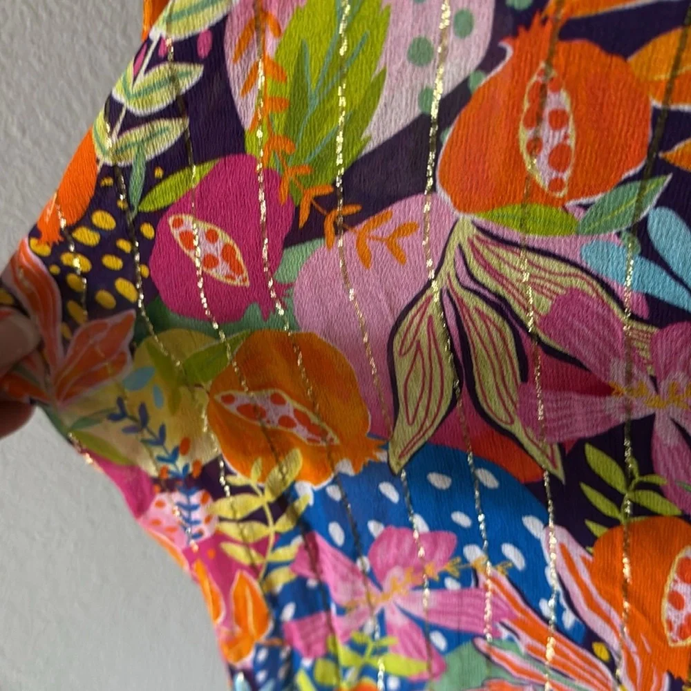 Colorful Floral Women's Blouse
Small little call out as showing in the photos - Picture 3 of 9